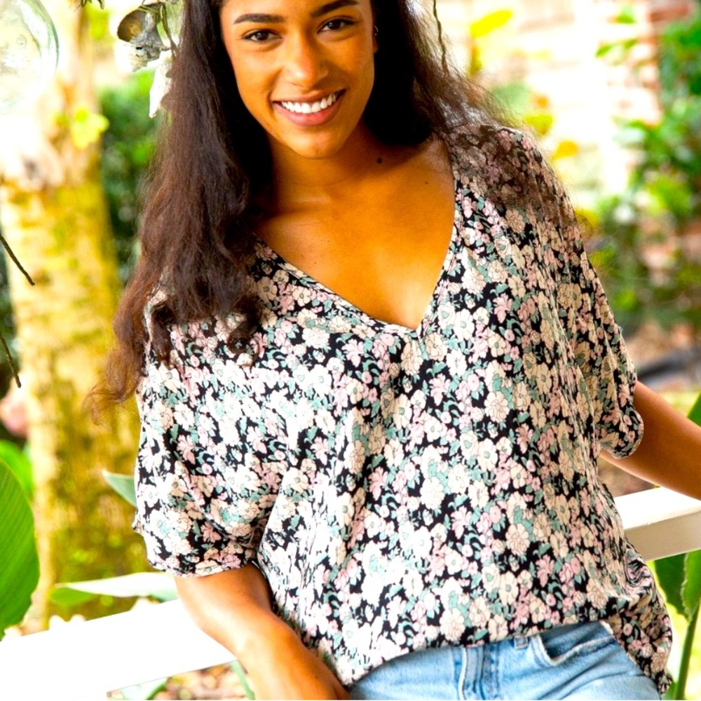 NATURAL LIFE Easy V Neck Top  EUC